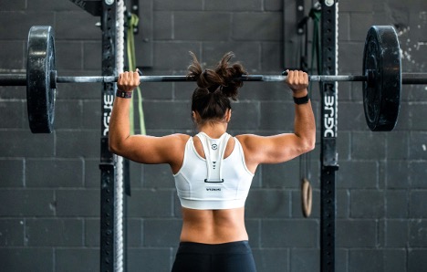 Krachttraining voor vrouwen: Waarom je niet bang hoeft te zijn voor te veel spiermassa